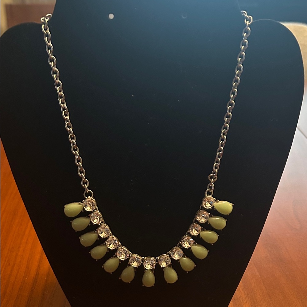 Chic Silver and Green Teardrop Necklace